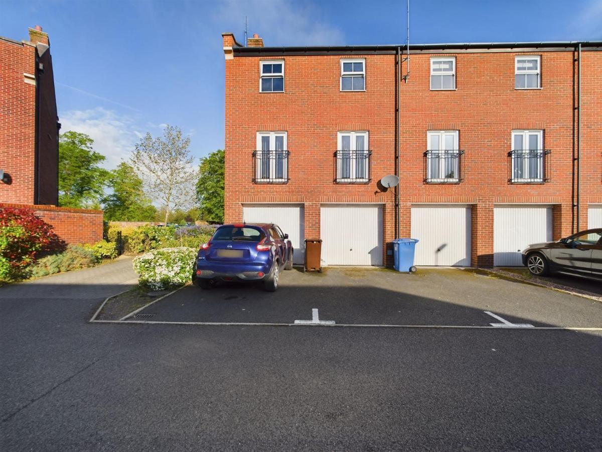 247 Serviced Accommodation In Stafford- 3Br Townhouse Exterior foto